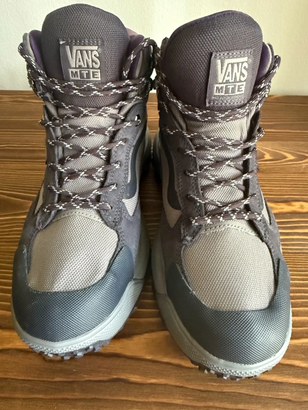 Vans MTE Crestline Waterproof Boots Dark Gray VN000CVQBFB Men's 8 Women's 9.5